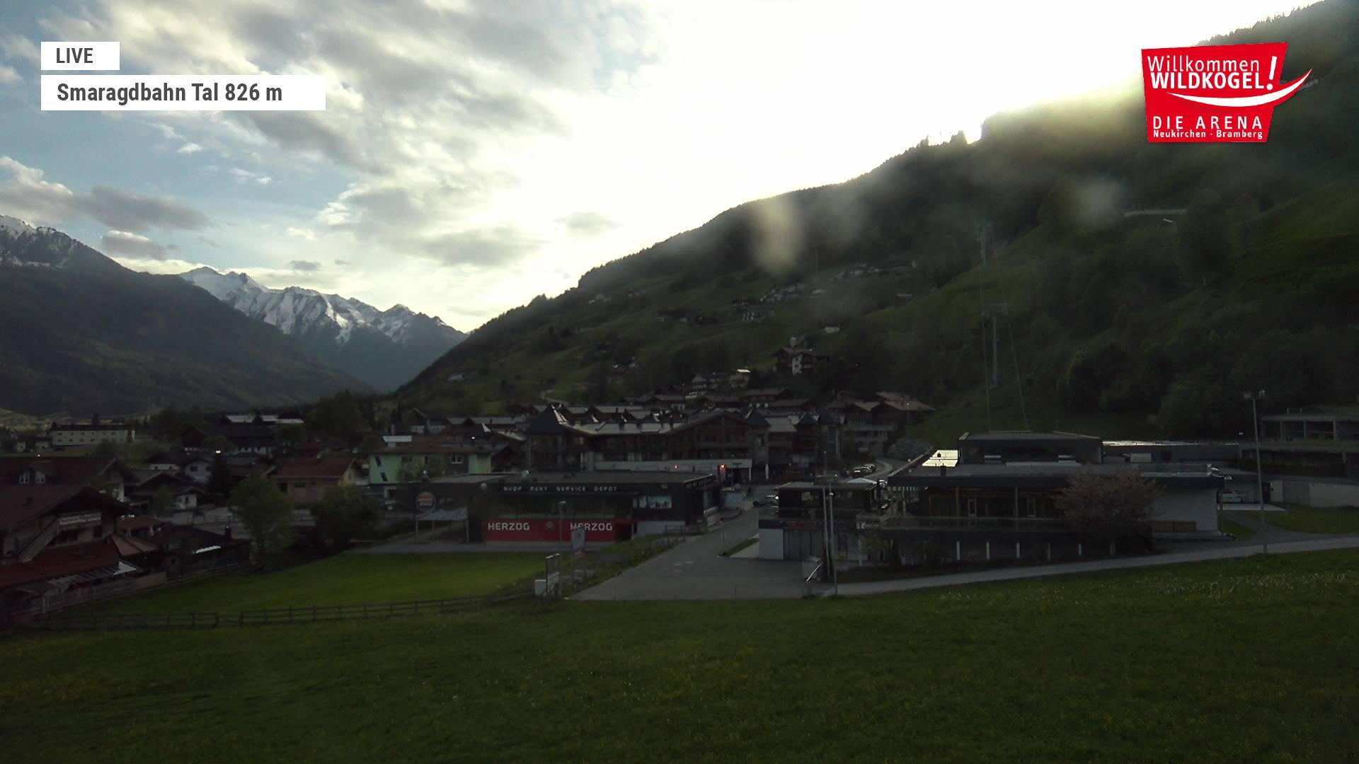 Wildkogel Arena Neukirchen webcam - ski station Fruehmesser